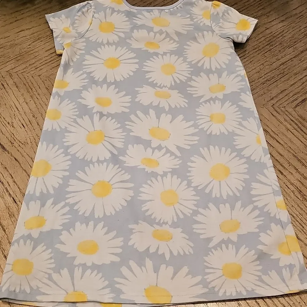 Sunflower Pjs Size 6/7 Carters